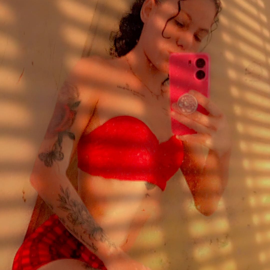 Morena tatuada
