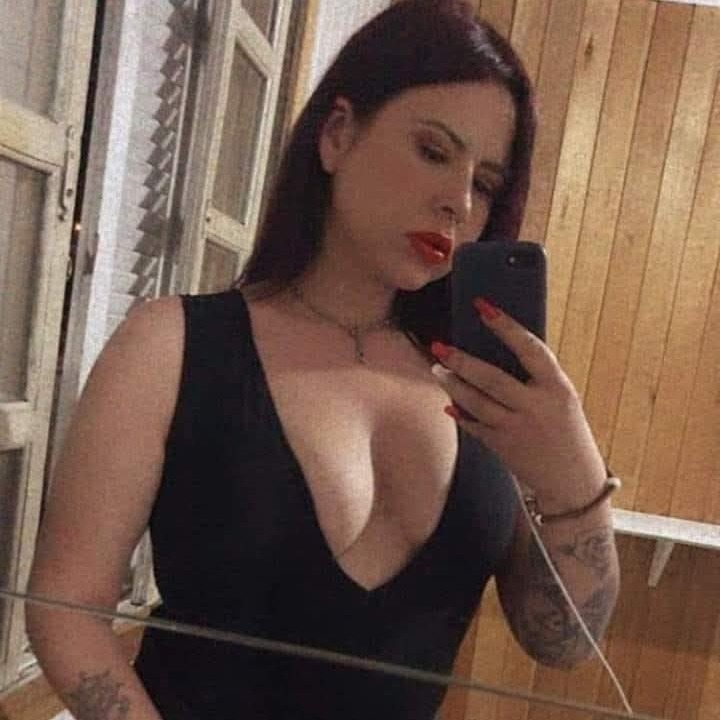 Gordinha tatuada 